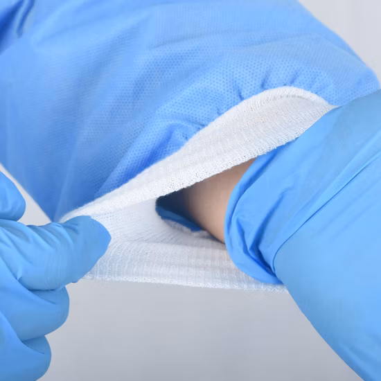 35GSM PP+PE AAMI Nivel 2 Hospital Médico Quirúrgico desechable Bata de aislamiento no tejido para médico/pacientes